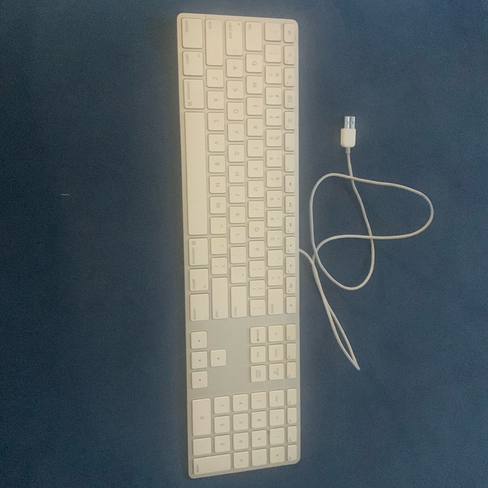 Apple keyboard year, 2007